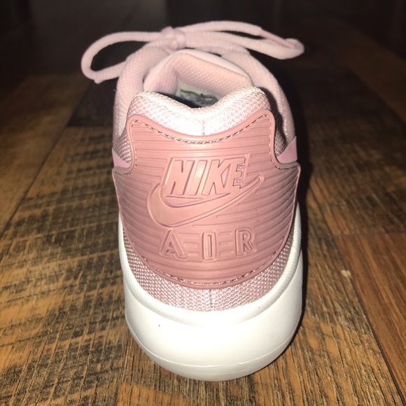 Women’s Nike Air Max - Picture 4 of 6